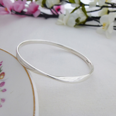 Trixie round bangle