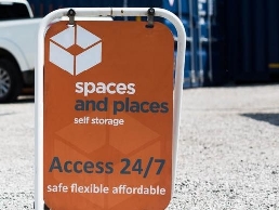 https://www.spaces-and-places.co.uk/self-storage-units-manchester/ website