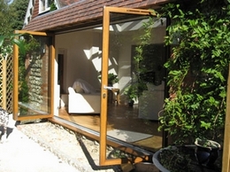 https://www.bifold-doors-uk.co.uk/ website