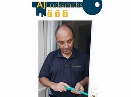 https://www.ajlocksmithsleicester.co.uk/ website